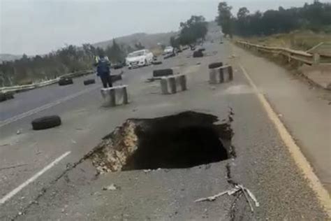 Protestors block Golden Highway over lack of sinkhole repairs