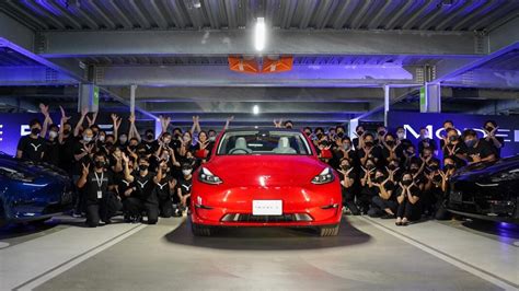 Tesla starts delivering RHD Model Y electric SUVs in Japan - Tesla Oracle