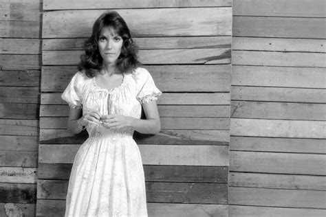 10 Best Karen Carpenter Songs of All Time - Singersroom.com