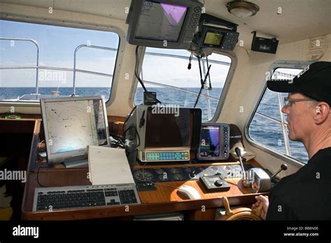 Bridge navigation instruments ship hi-res stock photography and images - Alamy