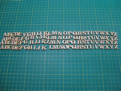 Juegos de 4 letras y números de alfabeto de madera de 1 pulgada de alto corte láser de 3 mm 1/8 ...