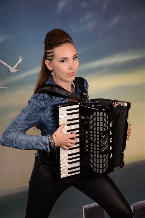 Book Female Accordionist – Accordion Stage Show | Moscow Russia