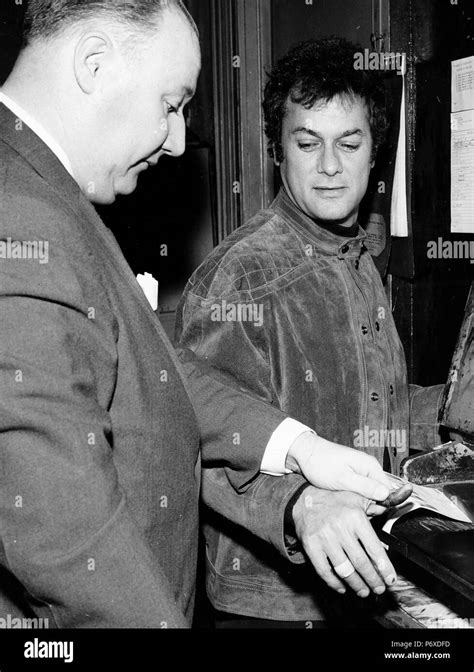 tony curtis, fingerprint detection, new york, January 20, 1968 Stock Photo - Alamy