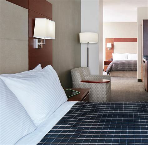 River Hotel Chicago Rooms: Pictures & Reviews - Tripadvisor