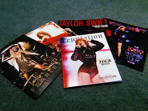 Taylor Swift: Taylor Swift Reputation Tour Book