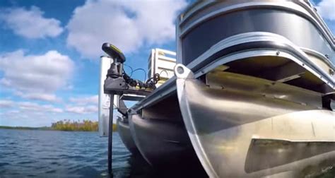 Can You Put a Trolling Motor on a Pontoon Boat (With Sizes) – Decide ...