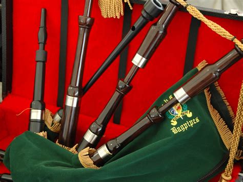 Classical news: 'Bagpipe lung' claims British man's life | Classical MPR