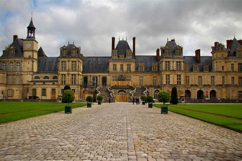 Fontainebleau Travel Guide - The Spectacular Adventurer