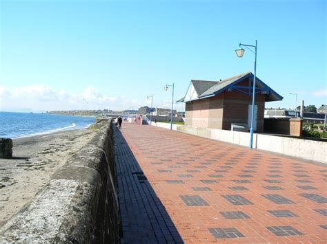 Kirkcaldy esplanade Photo | UK Beach Guide