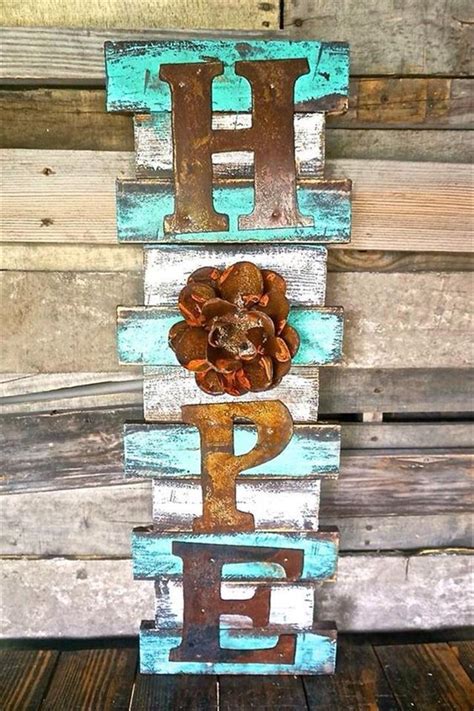 20 Amazing Rustic Wood Pallet Sign Tutorials