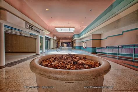 Abandoned Malls in the USA (66 pics)