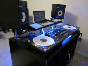 The improvised DJ/production desk thread