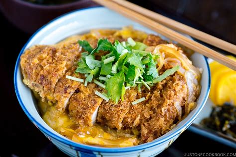 baked-katsudon-japanese-crispy-baked-cutlet-rice-bowl