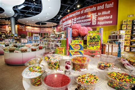 IT'SUGAR Universal Citywalk Hollywood Sugar Store, Sweet Factory, Swedish Fish, Sour Patch ...