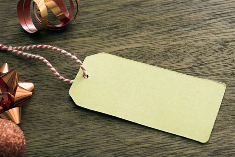 Photo of Blank Christmas gift tag on wood | Free christmas images
