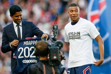 Official: PSG announces that Kylian Mbappé has signed a new contract