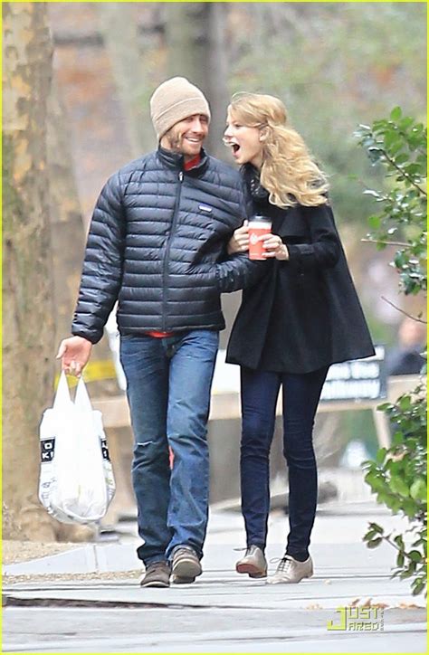 Jake Gyllenhaal & Taylor Swift: More Thanksgiving Pics!: Photo 2502024 | Jake Gyllenhaal, Taylor ...