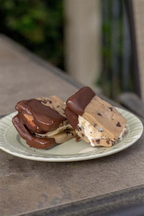 Cookie Dough Sandwiches – Producers Dairy