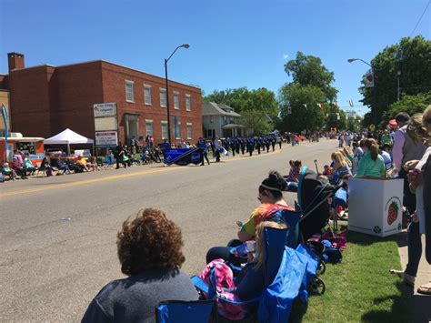 Strawberry Festival's Jr. Floats Parade rolls through downtown Humboldt - WBBJ TV