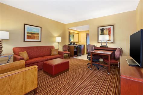 EMBASSY SUITES BY HILTON NASHVILLE SE MURFREESBORO $141 ($̶1̶7̶4̶ ...