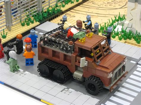 The Zombie Apocalypse Is Less Terrifying in LEGO in 2020 | Lego zombies ...