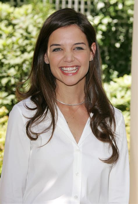 Katie Holmes flashed a big smile at the Batman Begins Paris photocall | Happy Birthday, Katie ...