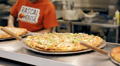 3 REASONS TO INVEST IN AN EMERGING FRANCHISE - Rascal House Pizza Franchise