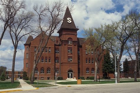 Old Main, North Dakota State College of Science (Red River Valley University) | SAH ARCHIPEDIA