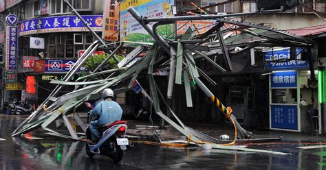 Powerful typhoon hits Taiwan, headed for China