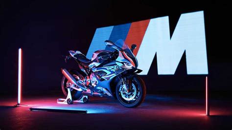 New BMW M1000RR Is Your 212HP Track Weapon