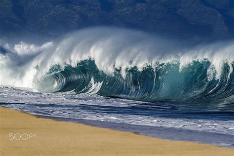 Big Wave - North shore Oahu Beach wave | Waves, North shore oahu beaches, Oahu beaches