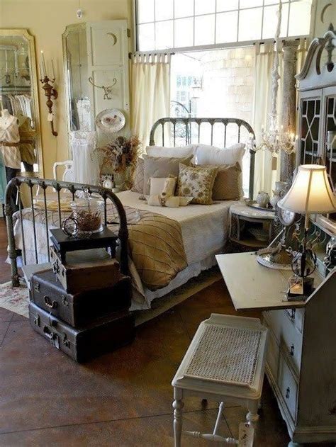 Pin by Melodyhogge on Home decor in 2020 | Vintage bedroom decor, Bedroom vintage, Home decor ...