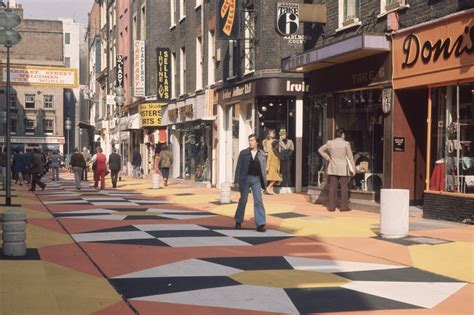 26 amazing photos of Carnaby Street in the swinging Sixties and ...