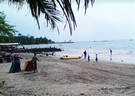 Pantai Carita merupakan pantai yang ada di pesisir barat provinsi ...