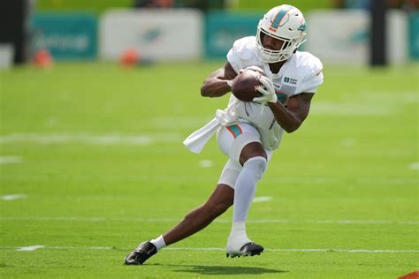 Report: Jaylen Waddle returns to Miami Dolphins practice ahead of ...