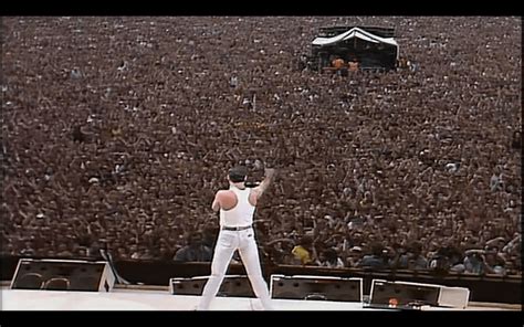 Freddie Mercury in front of the Wembley Stadium Crowd, Live Aid (1985) : OldSchoolCool