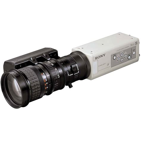 Sony DXC-390 1/3-Inch 3-CCD Color Video Camera with 800 DXC390