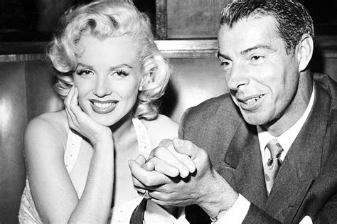 A picture-perfect Marilyn Monroe with Joe DiMaggio in 1953. [2000 x 1333] : r/HistoryPorn