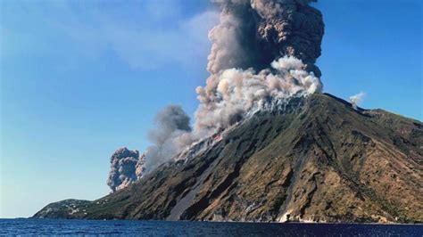 Volcano on island of Stromboli in Italy erupts | 7NEWS