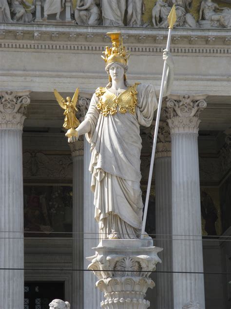 Dosya:Pallas Athena statue, Vienna-4.jpg - Vikipedi