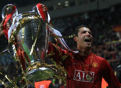 CR7 - Man Utd 2008 _ UCL trofeu _ sursa REX FEATURES - Ultima Faza