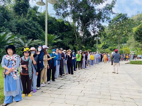 BUDDHIST DEVOTEES VISIT DAI TUNG LAM HOA SEN PAGODA AND ATTEND THE CEREMONY IN HONOR OF THE ...