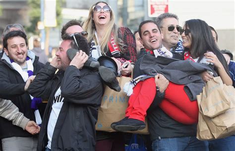 Real Madrid fans gather in Manchester ahead of the game against ...