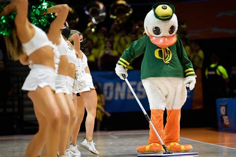 Oregon Ducks Men’s Basketball: Movement in The Coaches Roster - Addicted To Quack