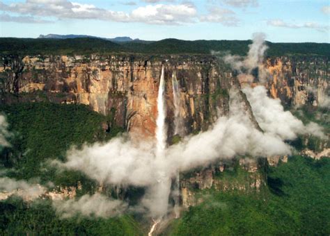 5 Air Terjun Tertinggi di Dunia, Ada yang Hampir 1 Km