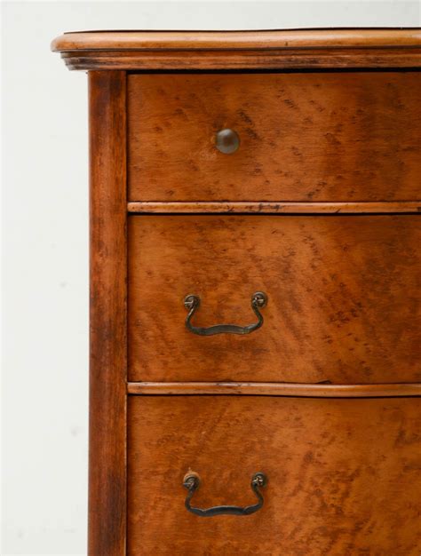 Antique Birdseye Maple Dresser | EBTH