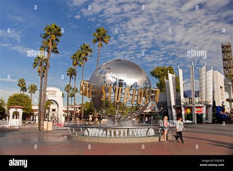 Universal Globe at the entrance to Universal Studios Hollywood ...