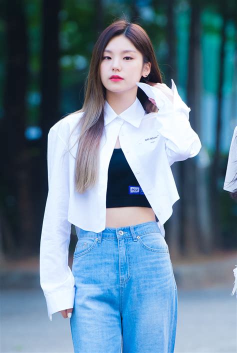 10+ Times ITZY's Yeji Was A Fashion Queen In Her Casual Outfits - Koreaboo