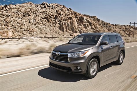 2014 Toyota Highlander XLE AWD First Test - Motor Trend