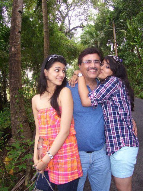 Actress Kriti Sanon Family Photos - MERE PIX